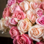 Букет  101 роза из разных оттенков розового