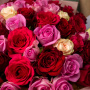 Букет из 45 разноцветных роз 35-40 см.