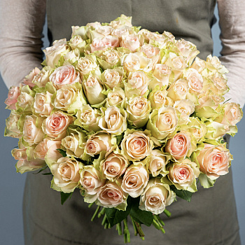 Букет из 101-й розы разного нежно-розового оттенка