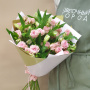 Букет из 5 белых альстромерий и 6 розовых кустовых роз