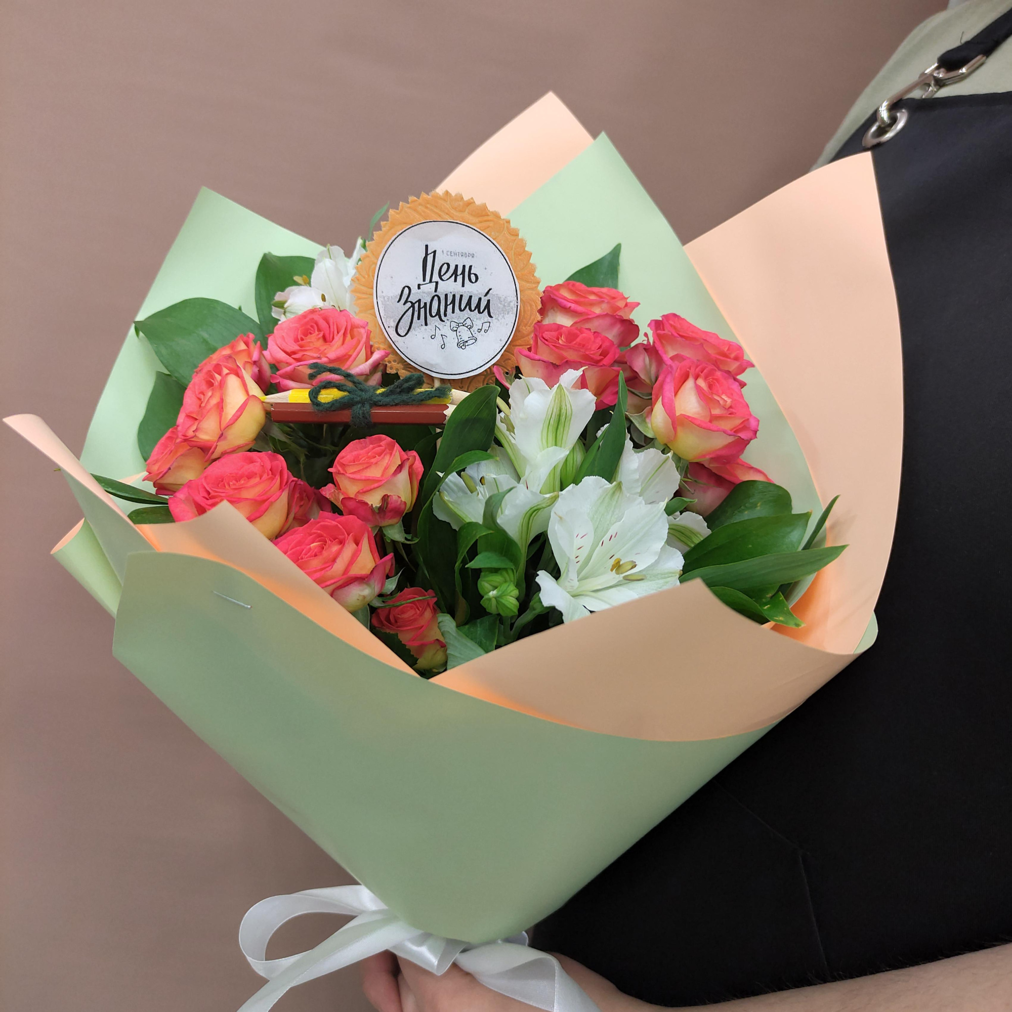 Букет из 3 роз и 2 альстромерий 