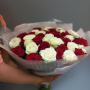 Букет из красно-белых роз