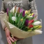 Букет из 23 разноцветных тюльпанов