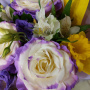 Букет из альстромерий и трёх фиолетовых роз